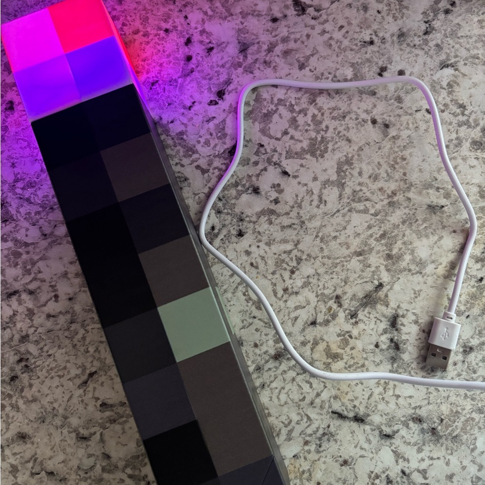 Minecraft torch LED Color-Changing nightlight - Picture 2 of 10
